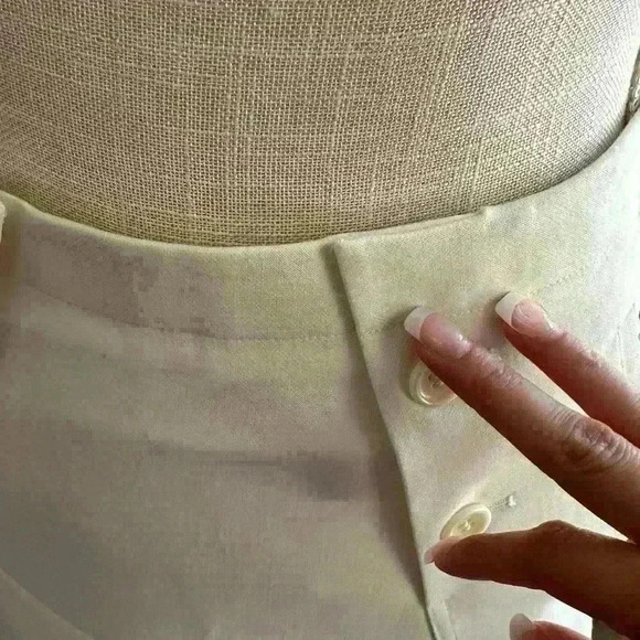 Tibi - White Buttoned Pleated Pencil Skirt w/ Asymmetrical Hem Sz 0 - Picture 10 of 14